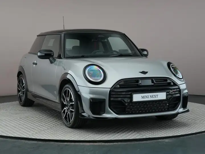 Mini Cooper uit 2025, rijd als NIEUW!!