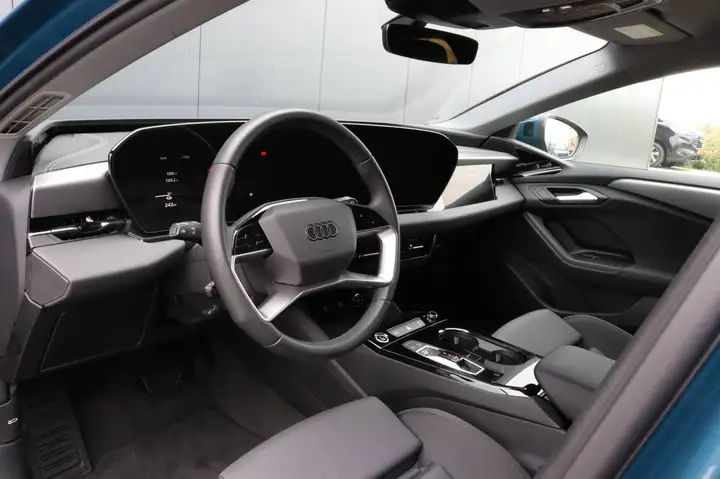 Car image 13